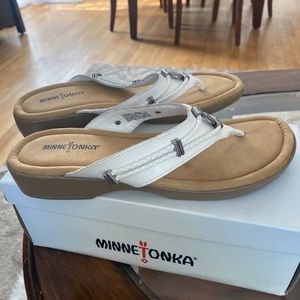 MINNETONKA sandels